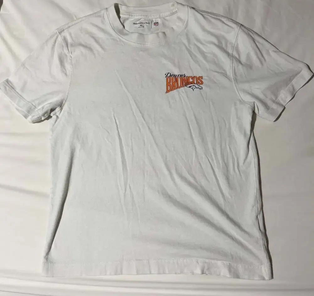 Abercrombie & Fitch NFL Denver Broncos Super Bowl XXXII Champions T-Shirt